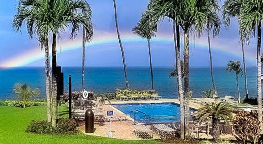 Mahina Surf - Lahaina, HI by TS photo