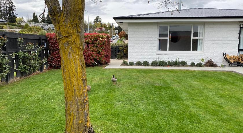 1- DELIGHTFULLY FRESH PRIVATE HOME CLOSE TO TOWN - image 16