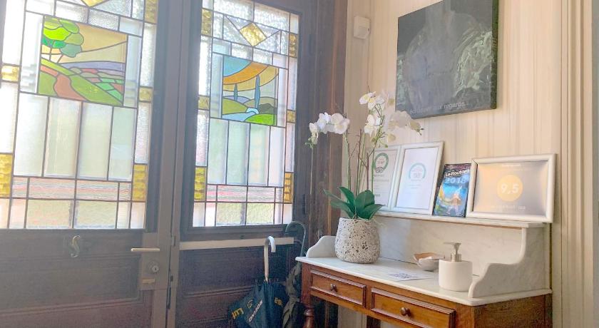 a room with a window and a painting on the wall, La Villa Paris - B&B in Paris