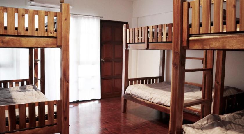 a bunk bed with two bunk beds in a room, BAAN64 Hostel in Hat Yai