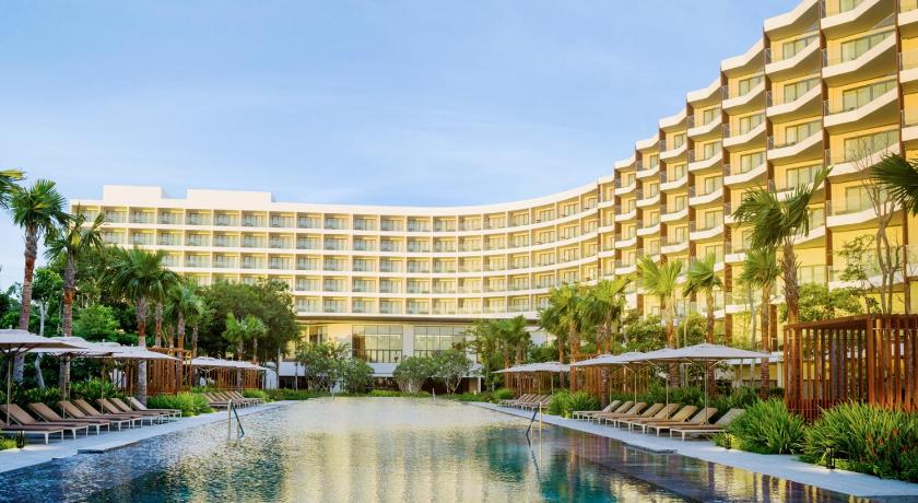 Crowne Plaza Phu Quoc Starbay Hotel (Phú Quốc Island) - Deals, Photos ...