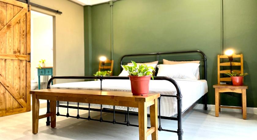 Grasshopper Bed and Cafe - image 11