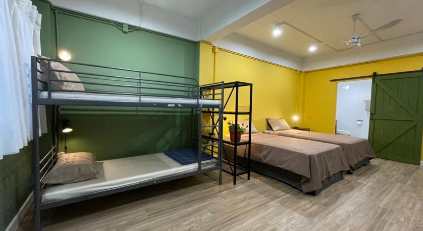 Grasshopper Bed and Cafe - image 10
