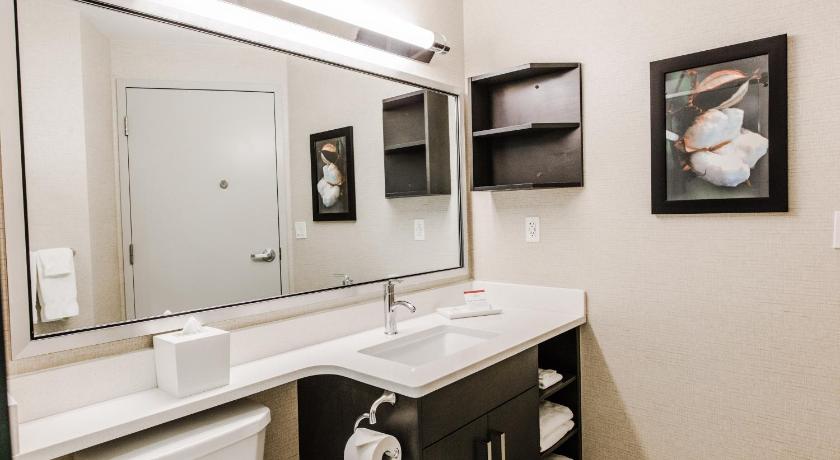 Candlewood Suites West Edmonton - Mall Area