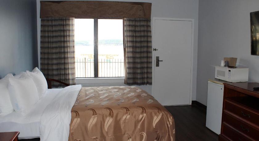Quality Inn - On The Lake Clarksville-Boydton photo