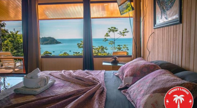 Image of Queen Room with Sea View 0