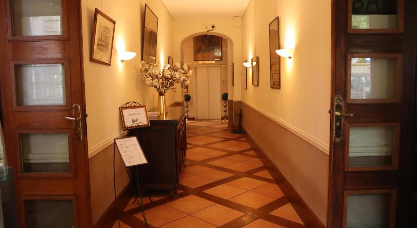 Hotel Du Forum photo