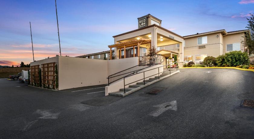 Red Lion Inn & Suites Sequim