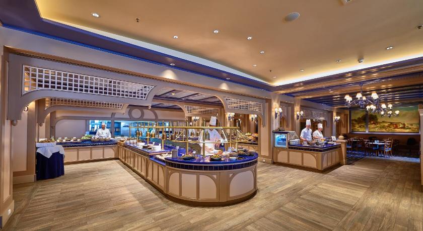 Disney's Newport Bay Club®