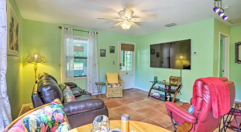 Vibrant Rockledge Home about 2 Mi to Cocoa Village! — Hotel in Rockledge