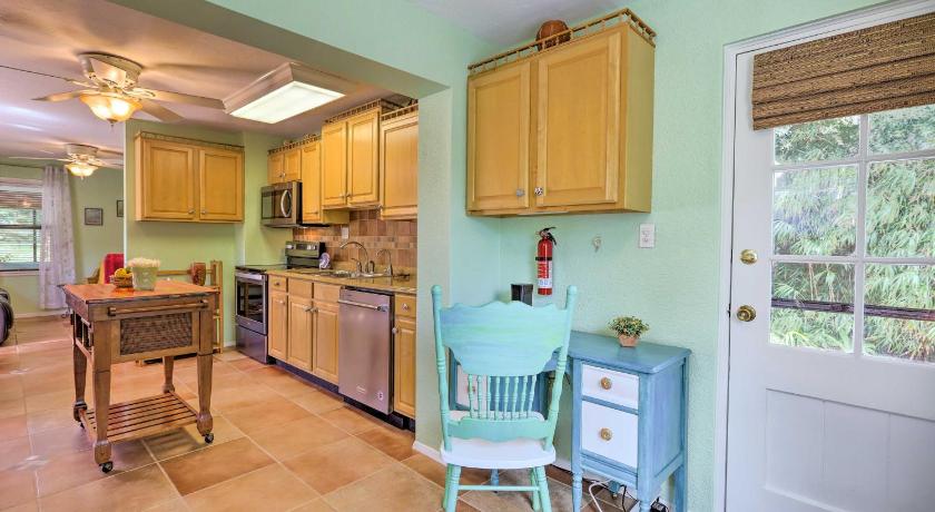Vibrant Rockledge Home about 2 Mi to Cocoa Village! photo