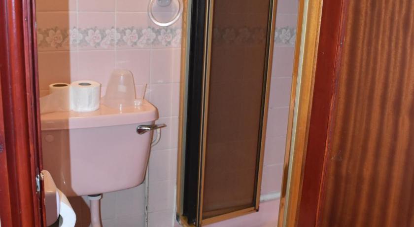 Image of Single Room With Private Bathroom 6