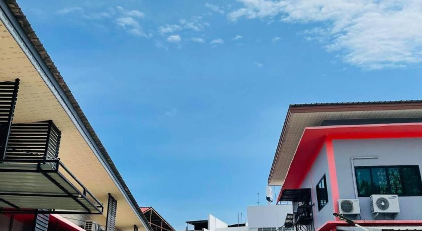 プラチンブリ Baan Sri Family 3つ星 ホテル 外観