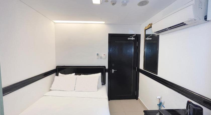 Image of Standard Double Room without Window 6