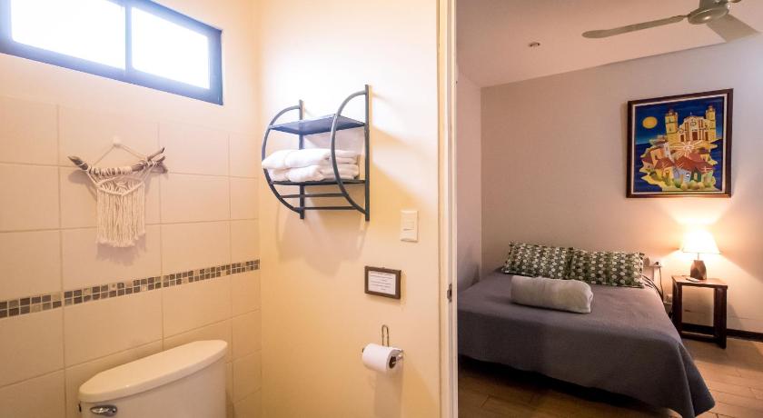 Image of Standard Queen Room 9