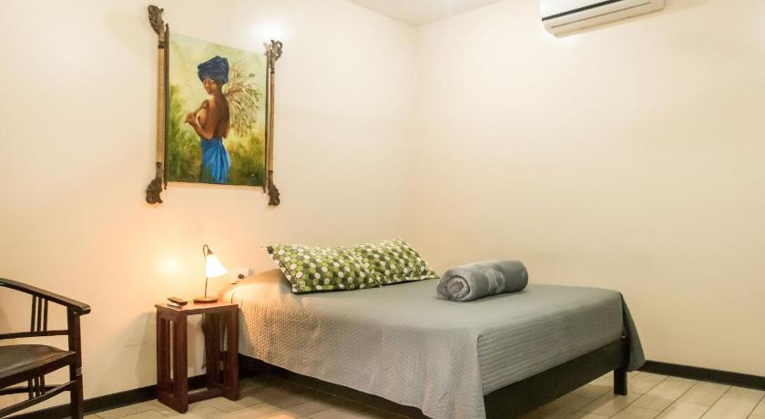 Image of Standard Queen Room 8