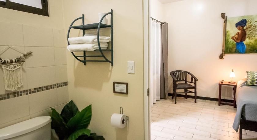 Image of Standard Queen Room 2