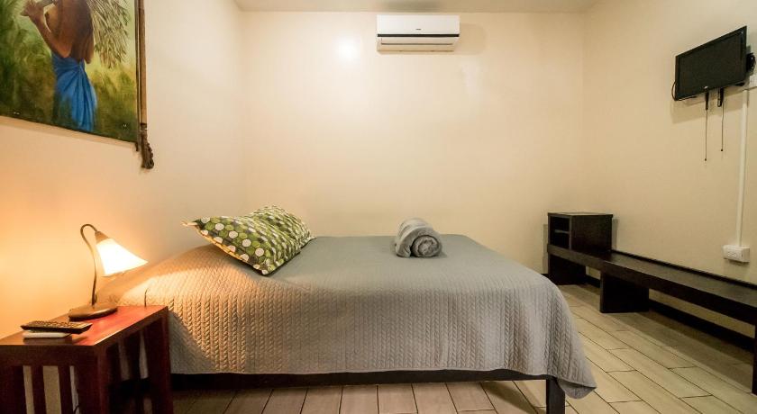 Image of Standard Queen Room 14