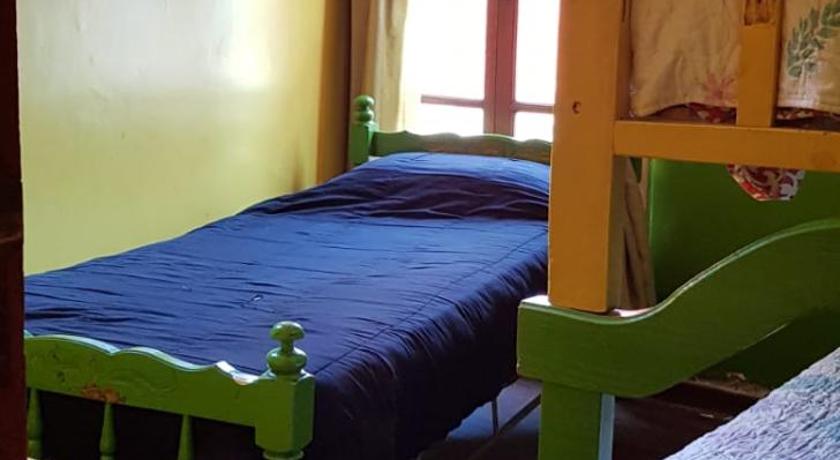 Image of Basic Triple Room with Shared Bathroom 0