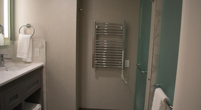 Image of Accessible Lakeview Double King Suite - Yoga & Wellness Activities 13