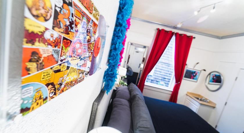 Imagen de Habitación Janis Joplin con cama extragrande y baño privado (Janis Joplin Room with King Bed and Private Bathroom) 8