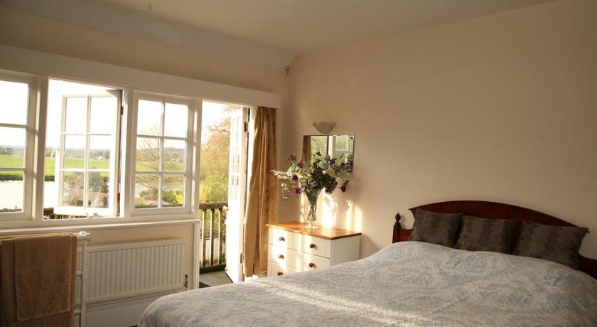 Inverloddon Bed and Breakfast, Wargrave photo