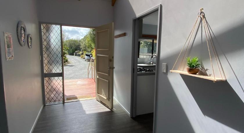 Motuoapa Bay Chalets photo