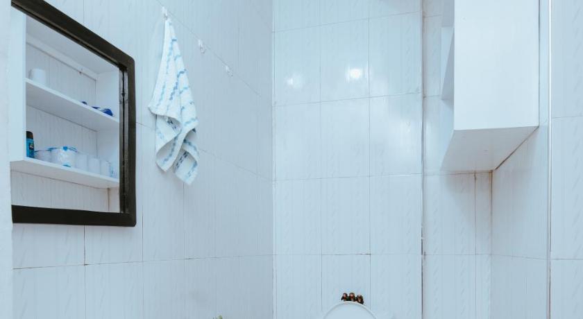 Entire 2 bedrooms cozy apartment in Mikocheni, Dar-es-salaam, with WI-FI, 1 kilometer from the BEACH photo