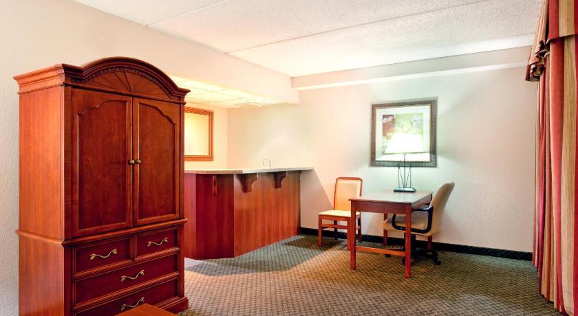 Holiday Inn Express Milwaukee - West Medical Center