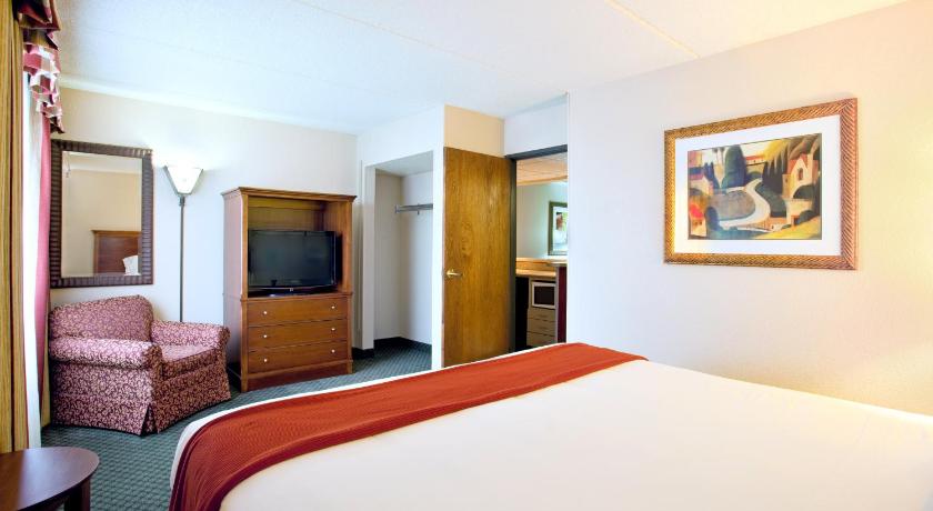 Holiday Inn Express Milwaukee - West Medical Center