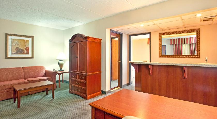 Holiday Inn Express Milwaukee - West Medical Center