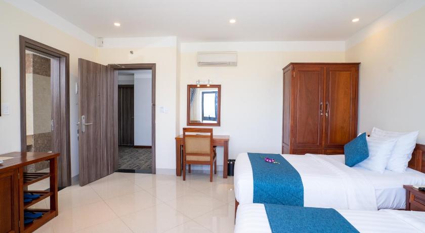 Image of Deluxe Ocean View Twin Room 11