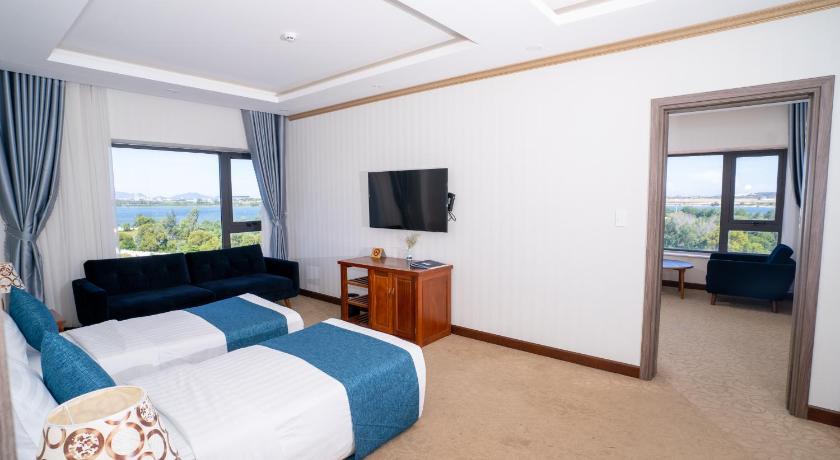 Image of Family Ocean View 5