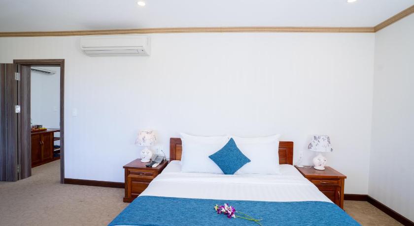 Image of Family Ocean View 15