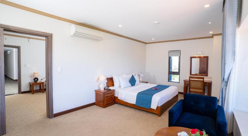 Image of Family Ocean View 6