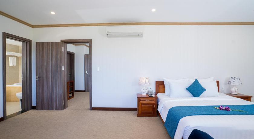 Image of Family Ocean View 12