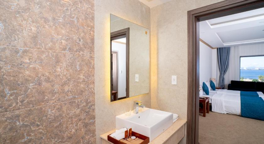 Image of Family Ocean View 2