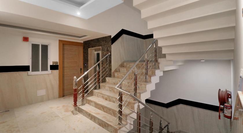 OYO Townhouse 603 Premium Suites