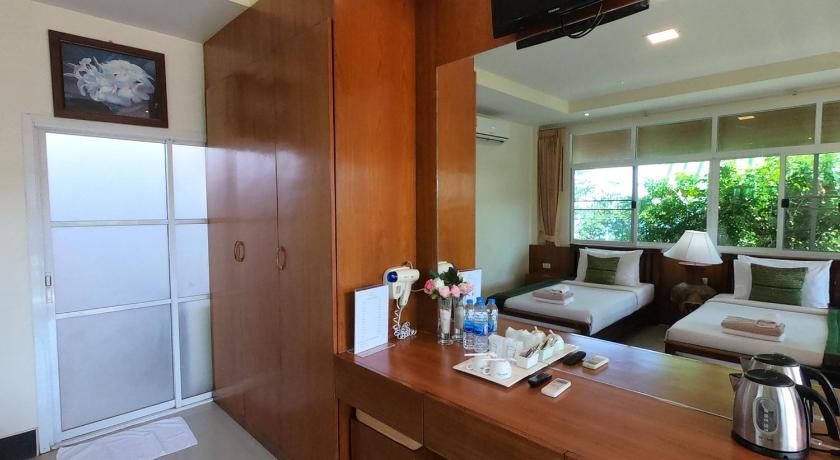 รูปของห้องดีลักซ์เตียงใหญ่พร้อมระเบียง (Deluxe Double Room with Balcony) 5