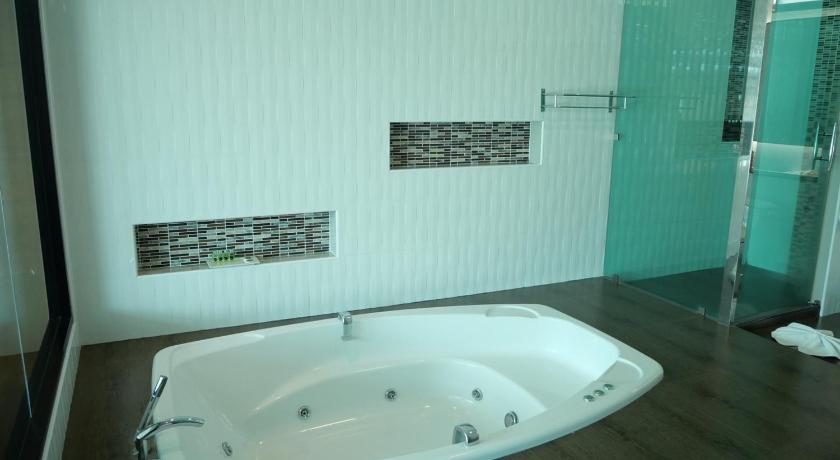 รูปของห้องเตียงใหญ่พร้อมระเบียงและวิวทะเล (Double Room with Balcony and Sea View) 14