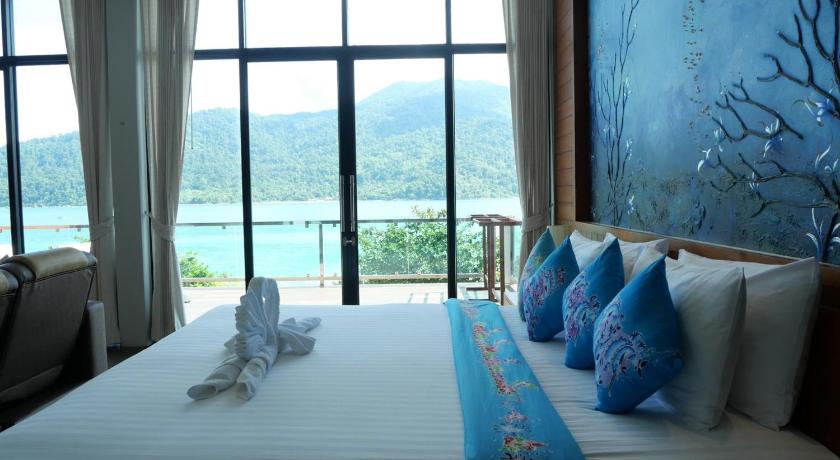 รูปของห้องเตียงใหญ่พร้อมระเบียงและวิวทะเล (Double Room with Balcony and Sea View) 3