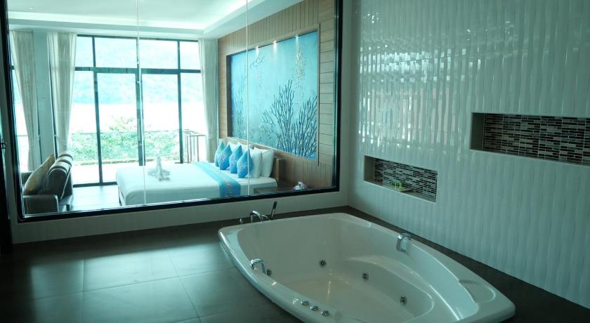 รูปของห้องเตียงใหญ่พร้อมระเบียงและวิวทะเล (Double Room with Balcony and Sea View) 2
