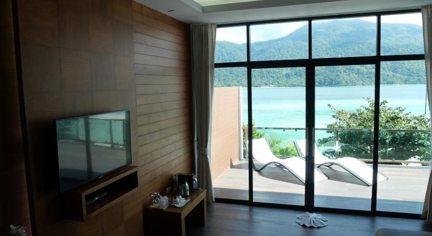 รูปของห้องเตียงใหญ่พร้อมระเบียงและวิวทะเล (Double Room with Balcony and Sea View) 6