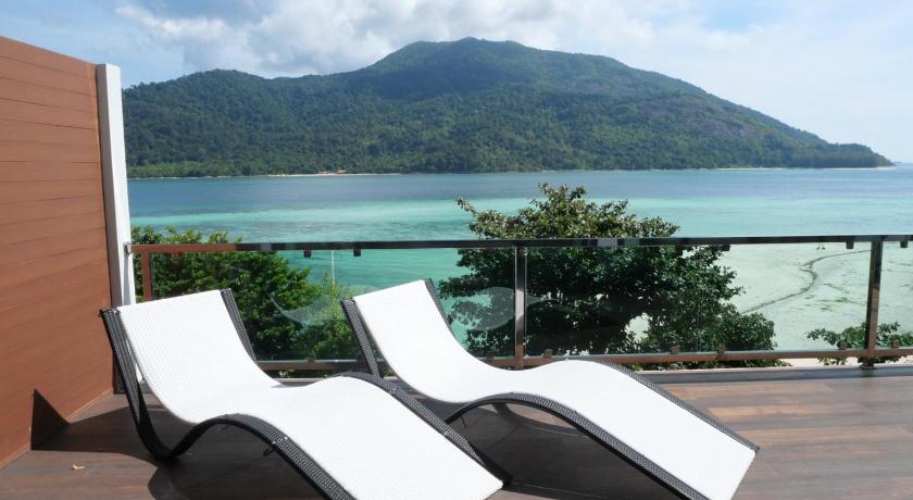 รูปของห้องเตียงใหญ่พร้อมระเบียงและวิวทะเล (Double Room with Balcony and Sea View) 1