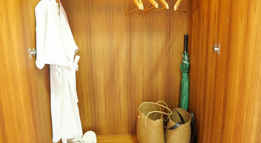 รูปของห้องเตียงใหญ่พร้อมระเบียงและวิวทะเล (Double Room with Balcony and Sea View) 17