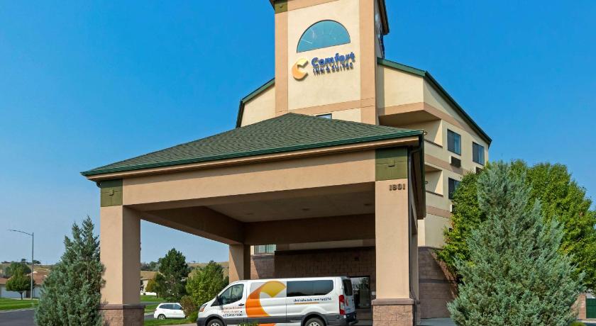 Comfort Inn and Suites Market - Airport