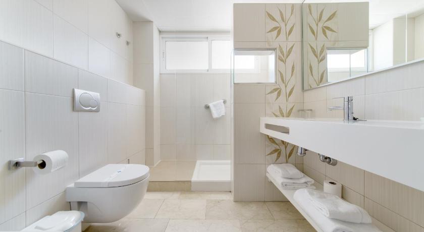 Image of Superior Double or Twin Room with Front Sea View 2