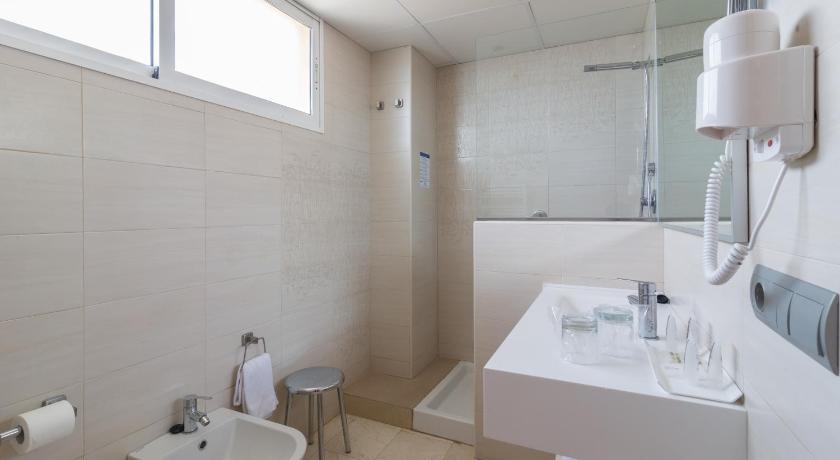 Image of Superior Double or Twin Room with Front Sea View 10