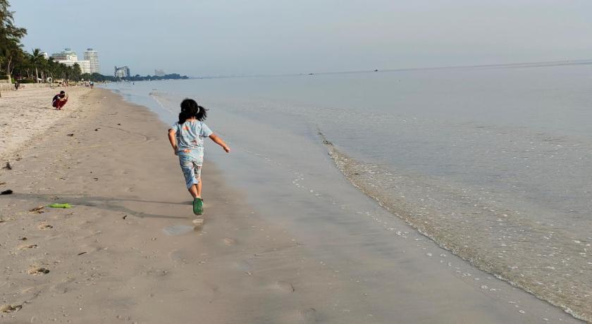 Lahabana Huahin by Moji photo