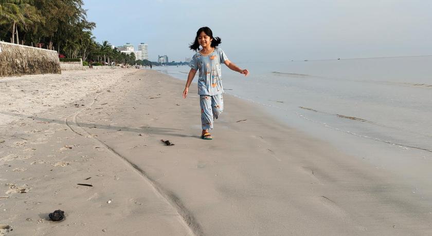 Lahabana Huahin by Moji photo